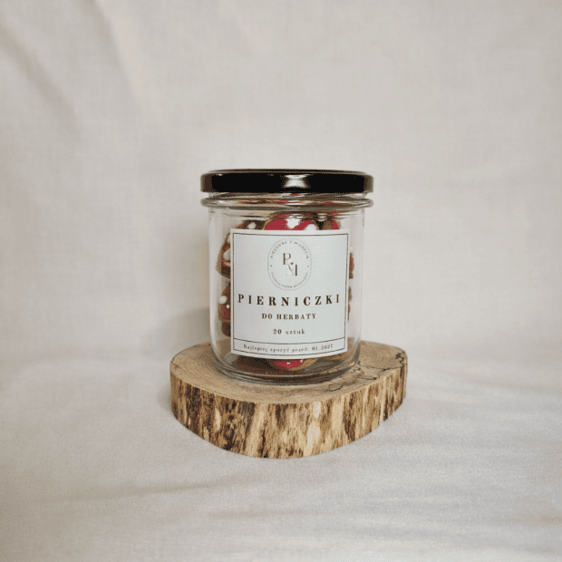 Słoik Pierniczków na pieńku.