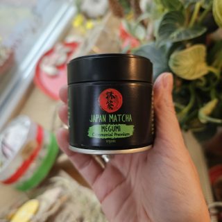 Puszka ceremonialnej matchy Japan Matcha Megumi z Kagoshimy, Japonia