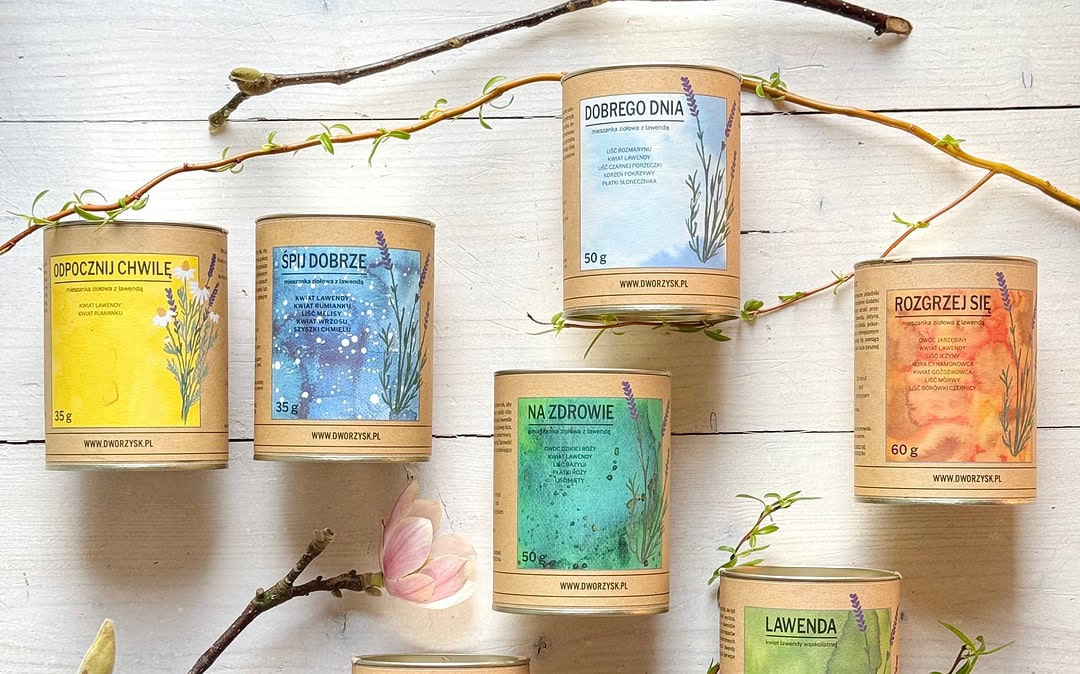 Puszki z mieszankami ziół Dworzysk